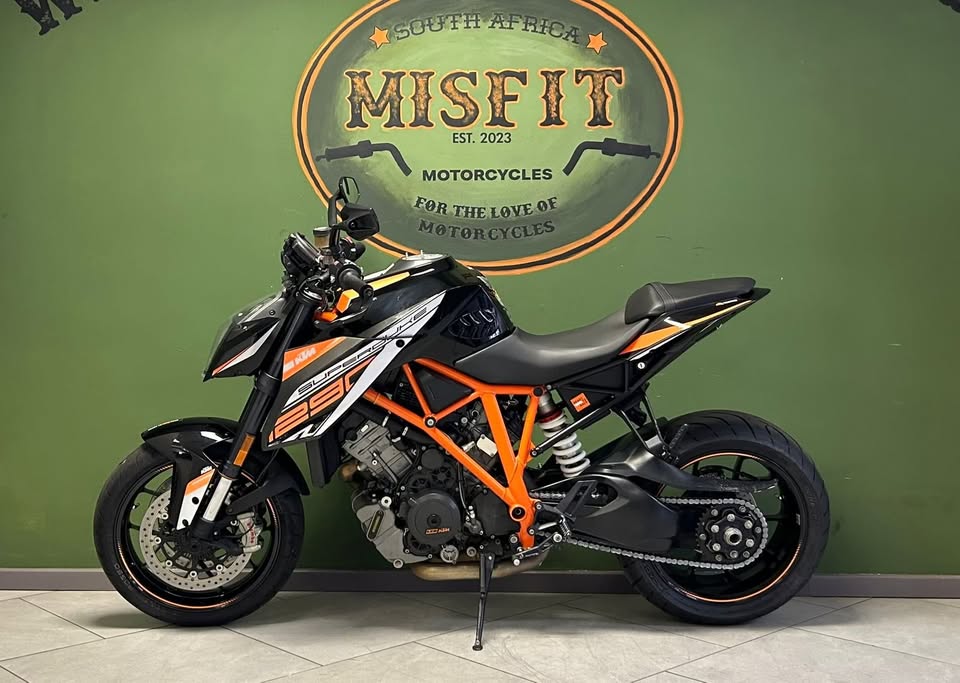 2015 KTM Super Duke 1290 R - Private Seller 2015 KTM Super Duke 1290 R - Private Seller
