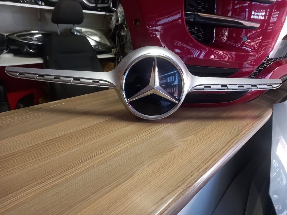 2021 MERCEDES BENZ W447 V CLASS FRONT BADGE AND MOLDING GRILL FOR SALE