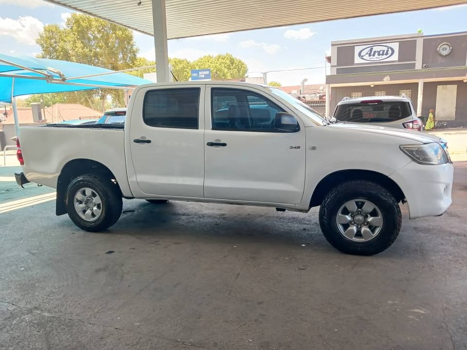 2010 TOYOTA HILUX 2.5 D4D 4X4 D/C Transmission: Manual Mileage: 98000km Fueltype: Diesel White