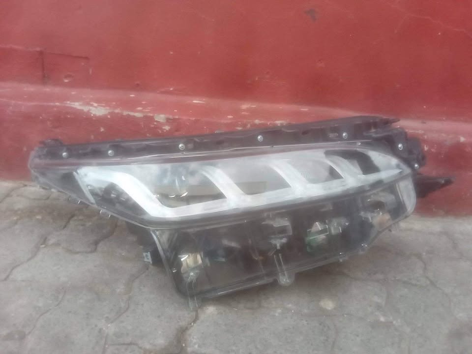 Toyota fortuner headlight xenon both sides - Private Seller Toyota fortuner headlight xenon both sides - Private Seller
