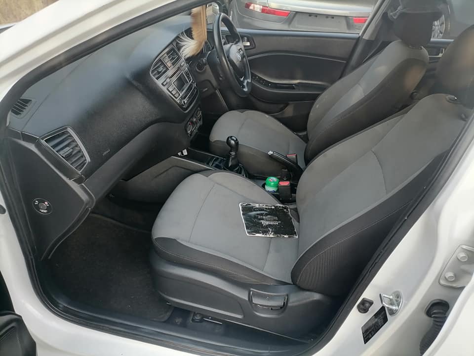 2015 Hyundai i20 1.2 Fluid interior design