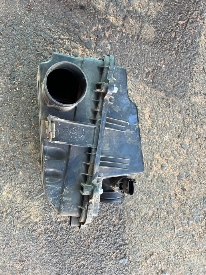 MAHINDRA SCORPIO AIRBOX WITH AIRFLOW SENSOR - Private Seller MAHINDRA SCORPIO AIRBOX WITH AIRFLOW SENSOR - Private Seller