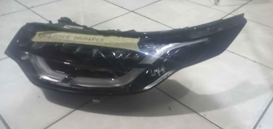 LAND ROVER DISCOVERY 5 2017 HEADLIGHT LHS - Private Seller