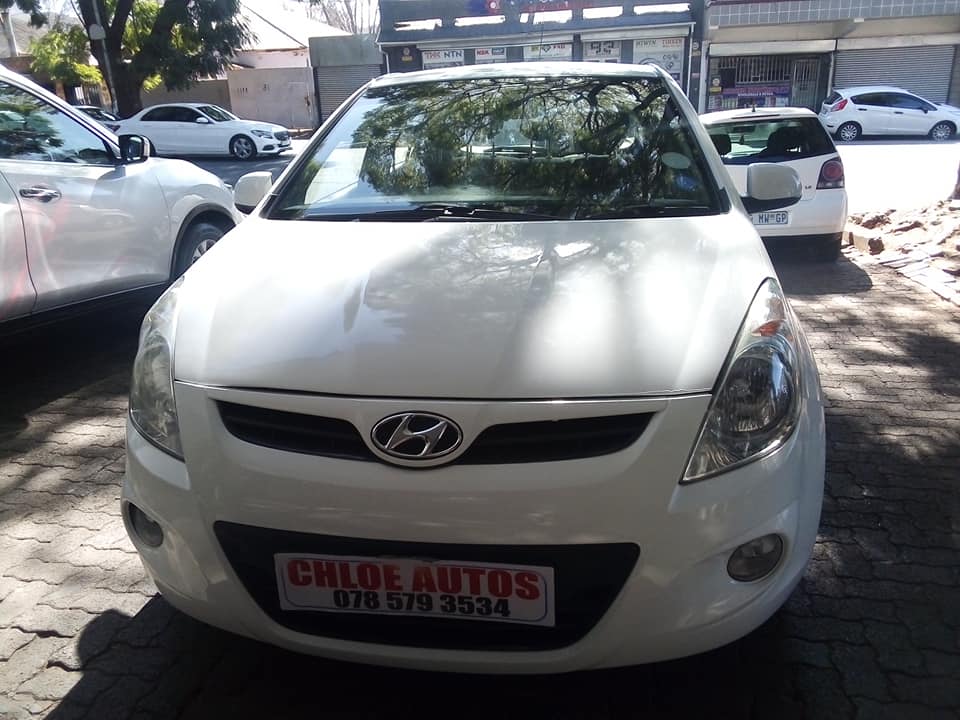 2012 Hyundai i20 1.4Fluid Manual white color. 83000km