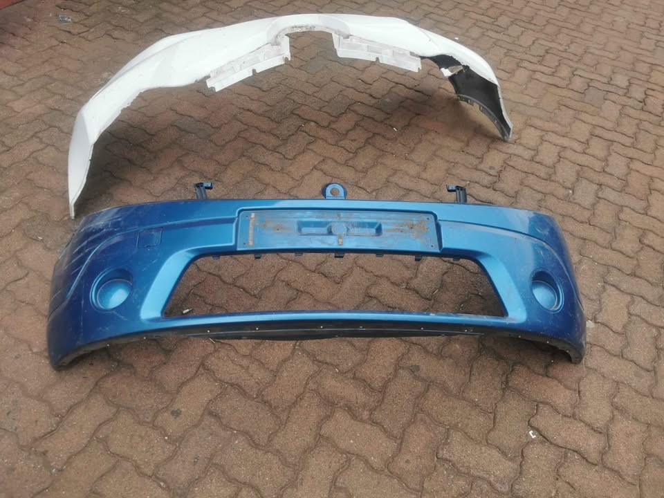 Renault Sandero 2008 front bumper - Private Seller