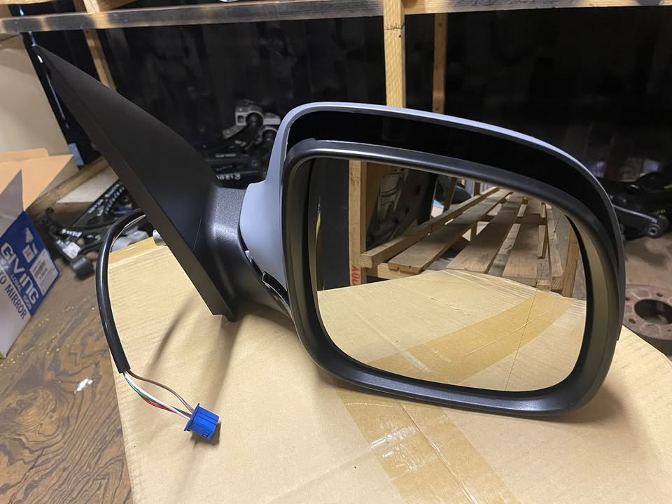 VW Amarok Door Mirrors For Sale - Private Seller VW Amarok Door Mirrors For Sale - Private Seller