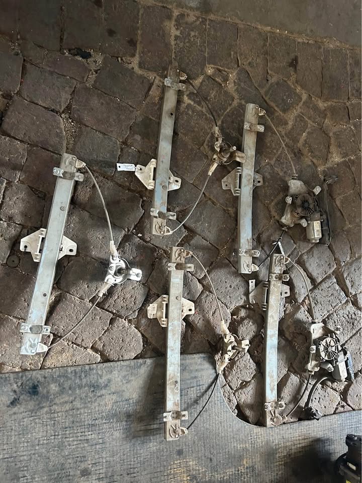 2019 Hyundai Accent Window Mechanisms For Sale Call or WhatsApp - Private Seller