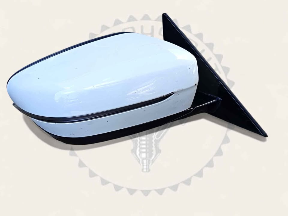 BMW G30 G31 5 SERIES RIGHT SIDE MIRROR AVAILABLE FOR SALE - Private Seller BMW G30 G31 5 SERIES RIGHT SIDE MIRROR AVAILABLE FOR SALE - Private Seller