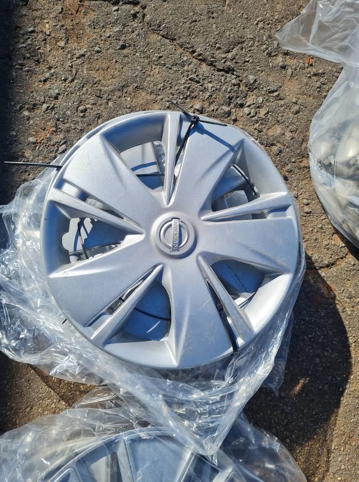 Nissan micra original wheel caps aset size 14 - Private Seller Nissan micra original wheel caps aset size 14 - Private Seller