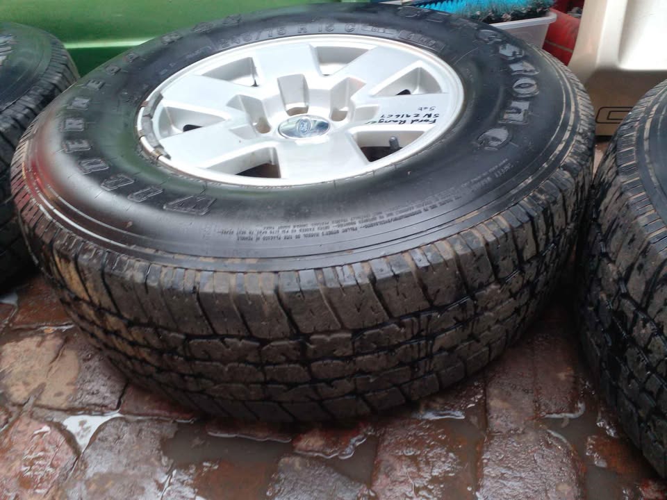 Ford renger XLT megs n tyer size 254/75/15 - Private Seller