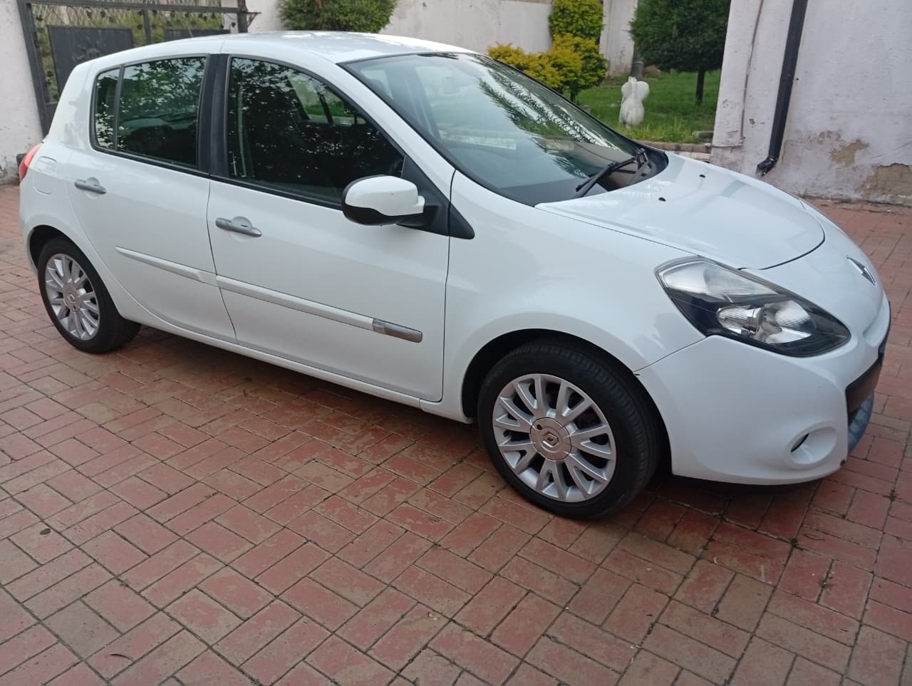 2009 Renault Clio 3 Dynamic TomTom Edition millage 153000km