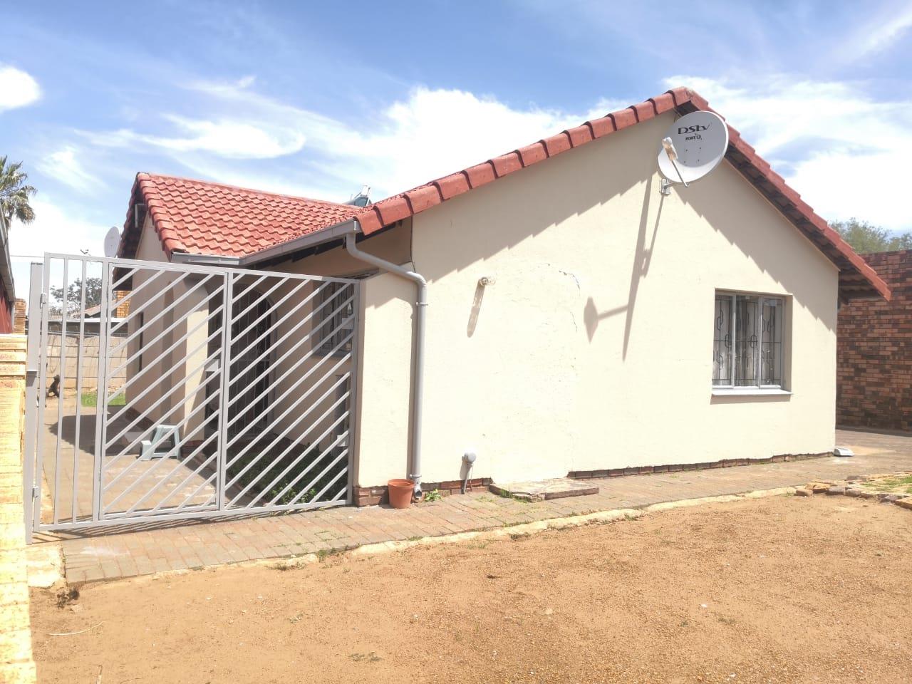 House For Sale in Lenasia Ext 2