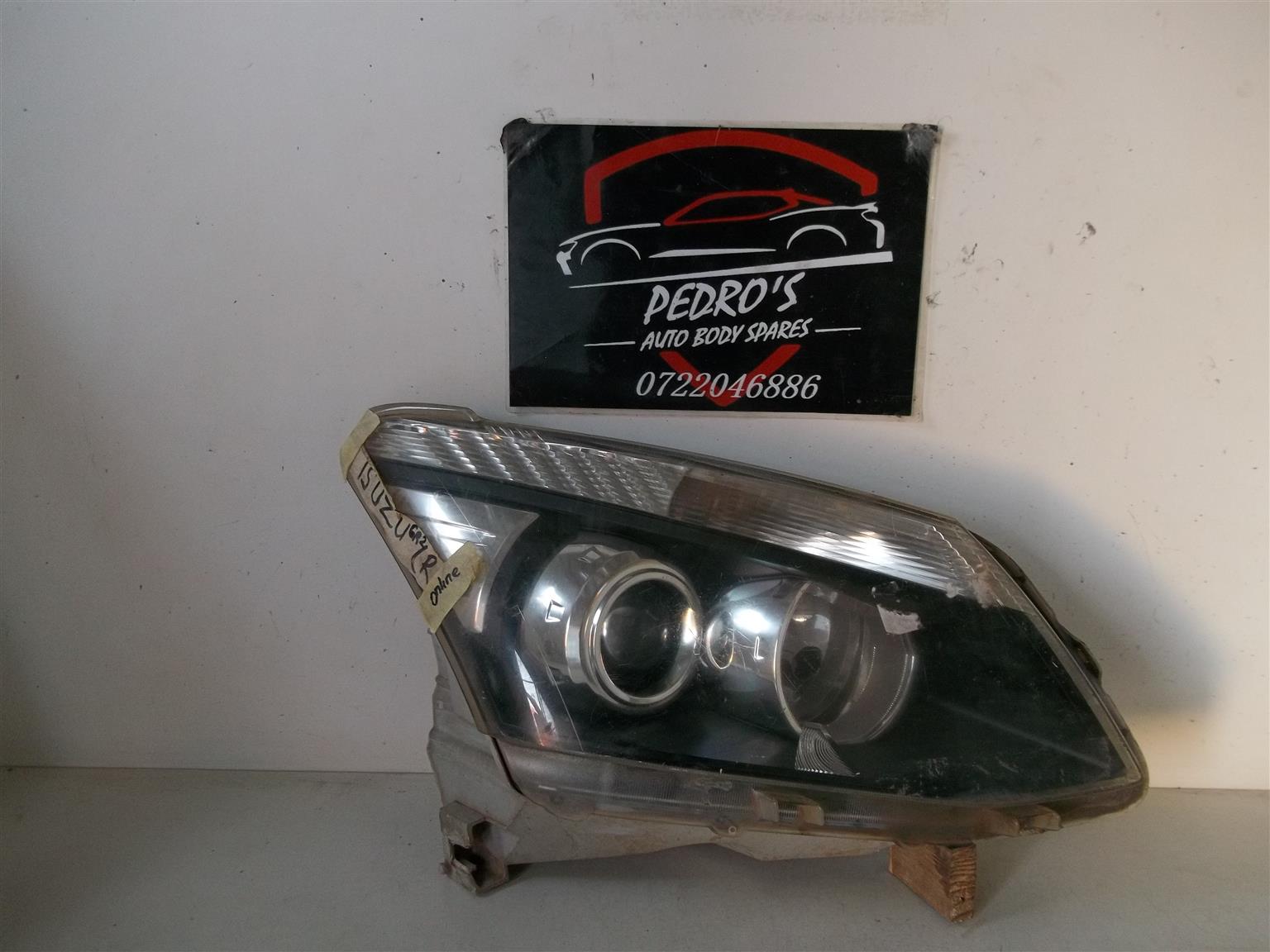 Isuzu D-Max '13-'16 right projector headlight - Private Seller Isuzu D-Max '13-'16 right projector headlight - Private Seller