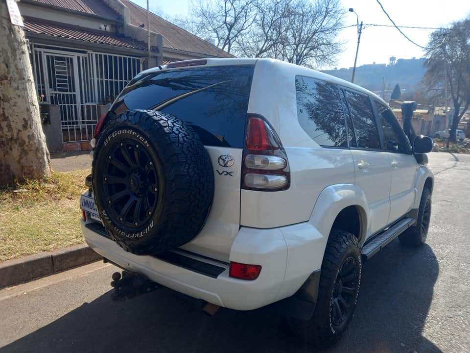 2009 TOYOTA LAND CRUISER PRADO 4.0 LITTER V6 PETROL, AUTOMATIC 4X4, WHITE COLOR