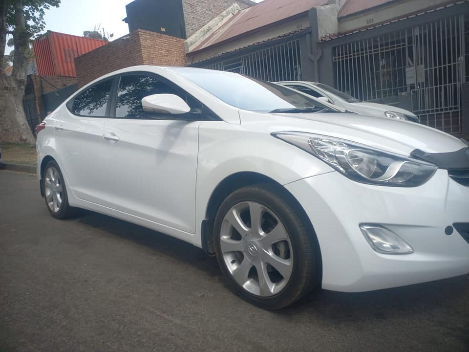 2014 HYUNDAI ELANTRA SEDAN 1.6 PETROL, AUTOMATIC, WHITE COLOR, MILEAGE 100000KMS