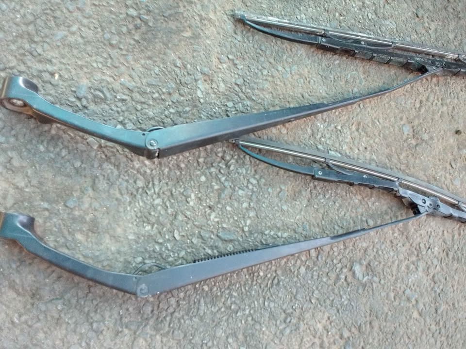 2003 up Toyota Prado 120 series wiper arms - Private Seller