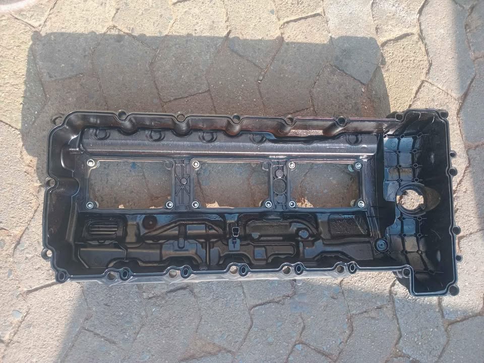 Bmw M4 valve top cover - Private Seller Bmw M4 valve top cover - Private Seller