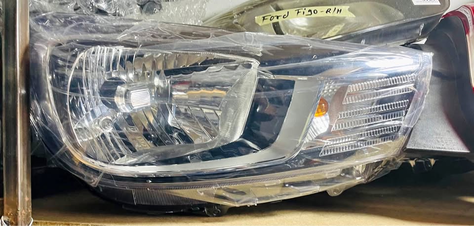 KIA RIO HEADLIGHT - Private Seller KIA RIO HEADLIGHT - Private Seller