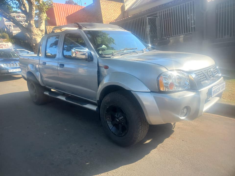 2010 NISSAN NP300 BAKKIE DOUBLE CAB 2.0 PETROL, MANUAL, SILVER COLOR, MILEAGE 160000KM