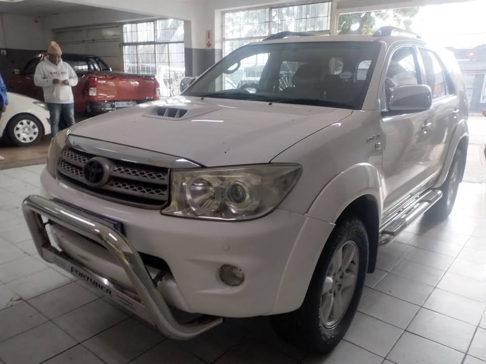2011 TOYOTA Fortuner 3.0 D-4D 4x2 AUTOMATIC