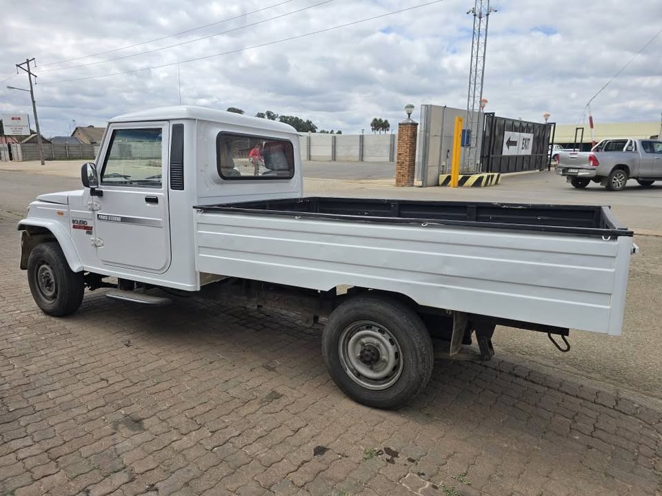 Mahindra Bolero 2.5 Maxi-Truck STRIPPING FOR SPARE PARTS - Private Seller
