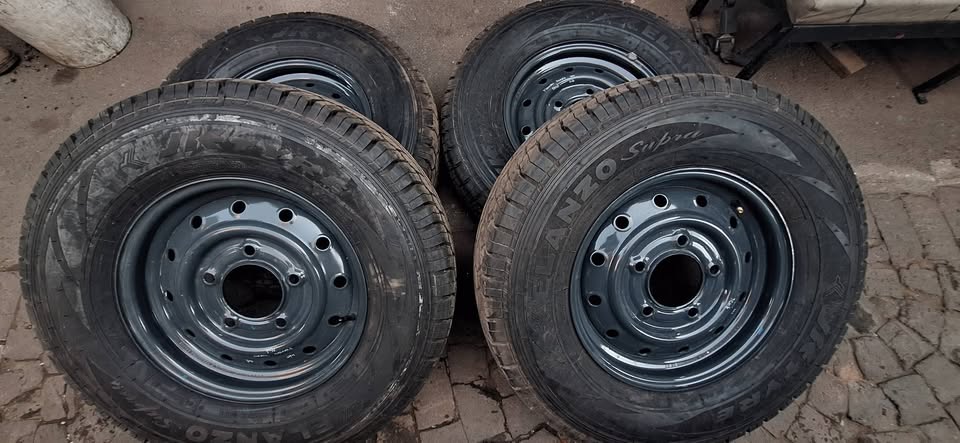 Mahindra scorpio brand new mags and tyres - Private Seller
