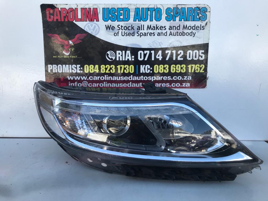 Kia Sorento right side LED Xenon headlight - Private Seller Kia Sorento right side LED Xenon headlight - Private Seller