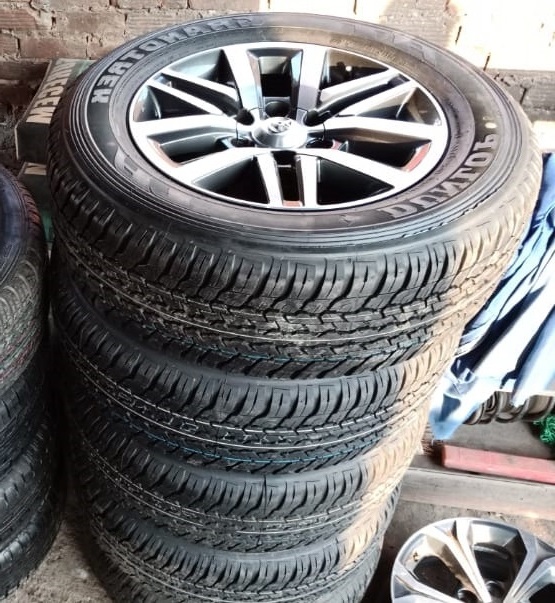 Toyota Hilux/Fortuner 18''original mag with brand new 265/60/18 Dunlop Grandtrek - Private Seller Toyota Hilux/Fortuner 18''original mag with brand new 265/60/18 Dunlop Grandtrek - Private Seller