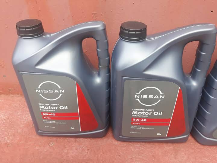 Nissan 5W-40 Synthetic Engine Oil For Sale - Private Seller