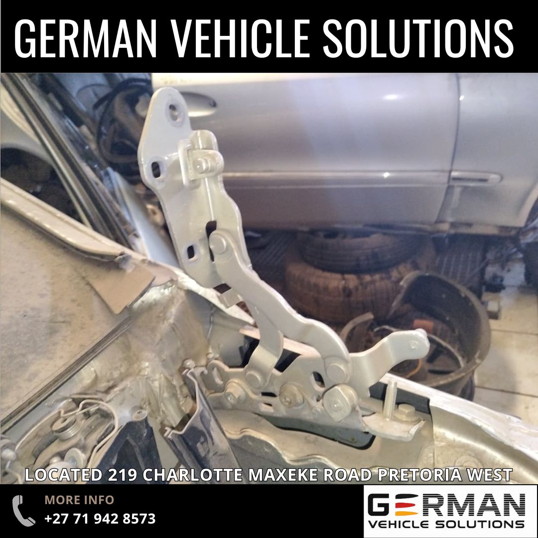 2010 Mercedes Benz E200 Bonnet Hinges for sale W212 variant - Private Seller