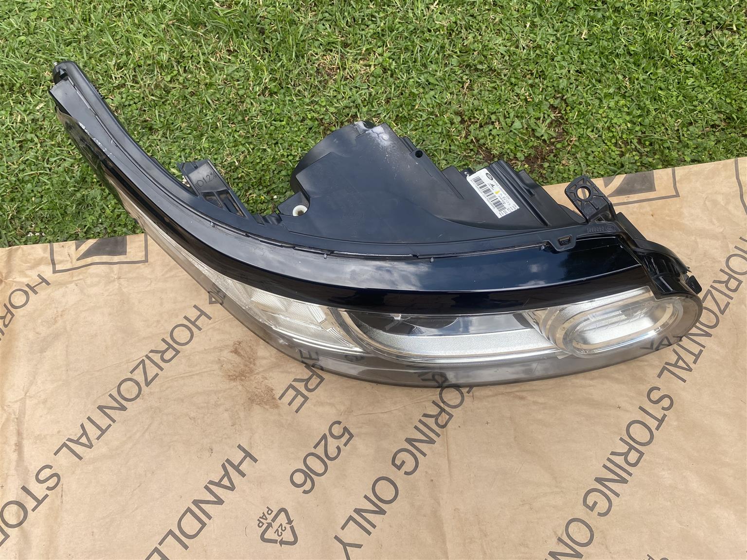 2017 RANGE ROVER SPORT L494 XENON HEADLIGHT RIGHT SIDE FOR SALE - Private Seller 2017 RANGE ROVER SPORT L494 XENON HEADLIGHT RIGHT SIDE FOR SALE - Private Seller