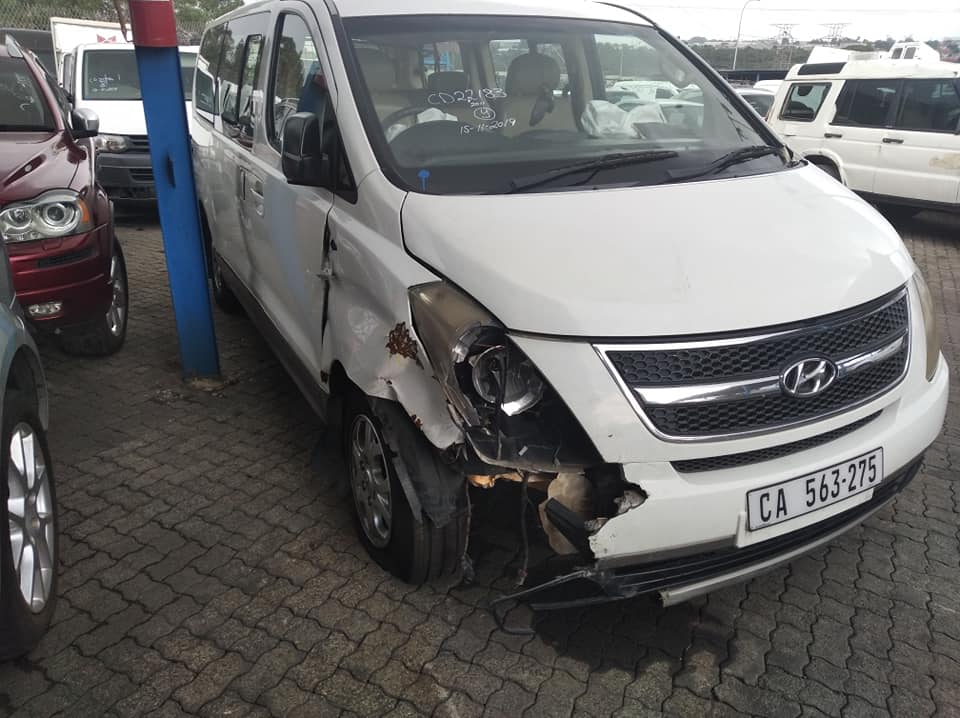 Hyundai h1 crew bus engine starts , accident damaged - Private Seller