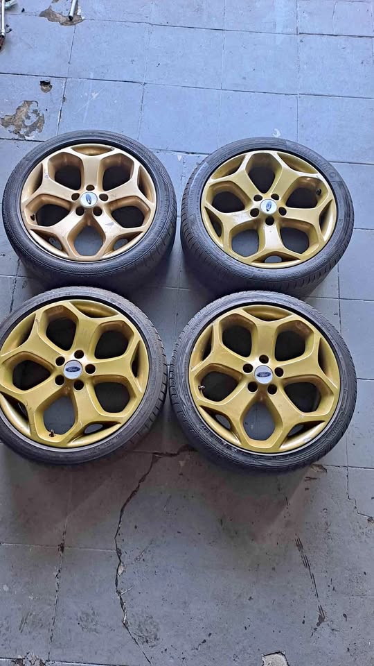 Mags Ford Focus ST 07-10 2.5L - Private Seller Mags Ford Focus ST 07-10 2.5L - Private Seller