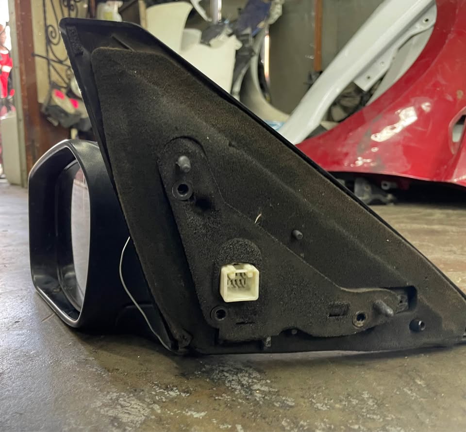 Mazda 6 Sedan 2006 Sidemirror Leftside Call or Dm - Private Seller Mazda 6 Sedan 2006 Sidemirror Leftside Call or Dm - Private Seller