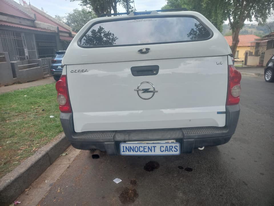 2010 OPEL CORSA BAKKIE 1.4 PETROL, MANUAL, WHITE COLOR, MILEAGE 200000KMS