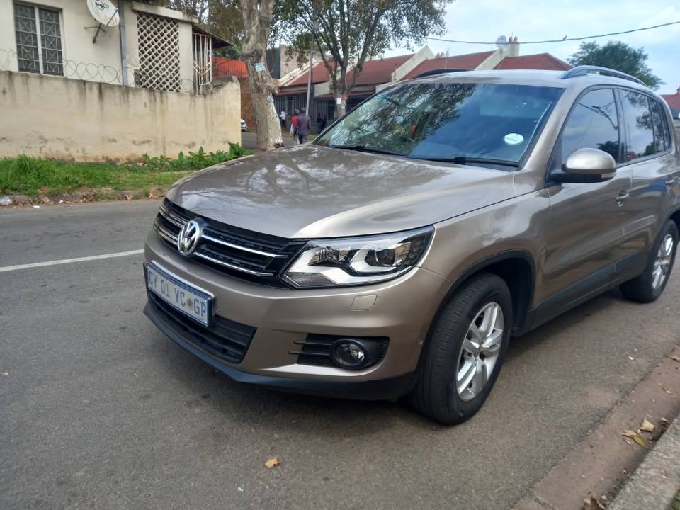 2013 VOLKSWAGEN TIGUAN 1.4 TSI PETROL, BLUEMOTION, AUTOMATIC, GOLD, 97000KMS