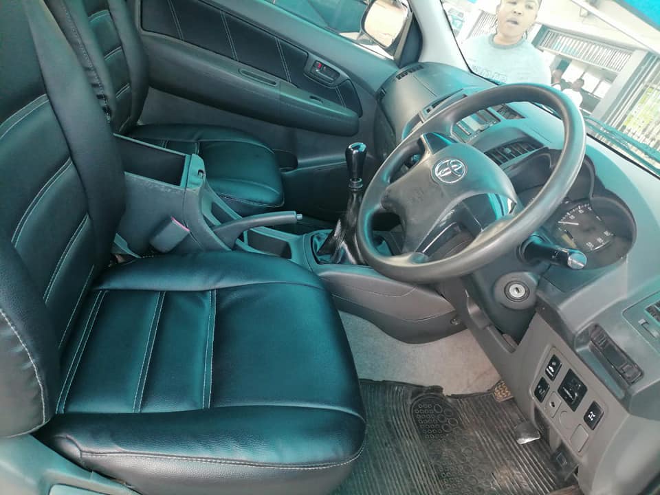 2013 TOYOTA HILUX 2.5 D4D SINGLE CAB MANUAL