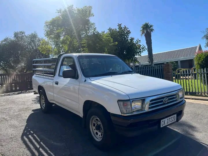Used 2000 Toyota Hilux 2.4GD-6 double cab SRX - Private Seller Used 2000 Toyota Hilux 2.4GD-6 double cab SRX - Private Seller