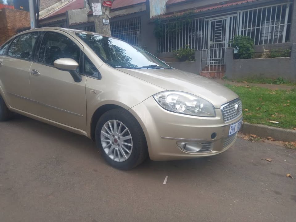 2011 FIAT LINEA MOTION 1.4 PETROL, MANUAL, GOLD,LEATHER SEATS