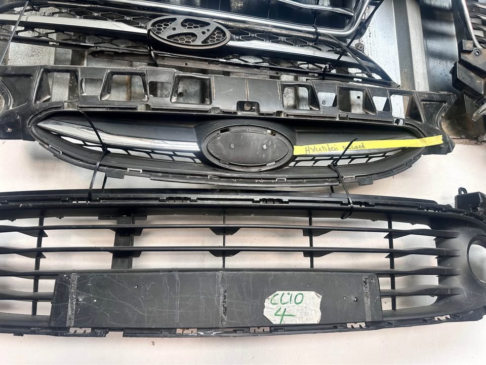 Hyundai accent grille - Private Seller Hyundai accent grille - Private Seller