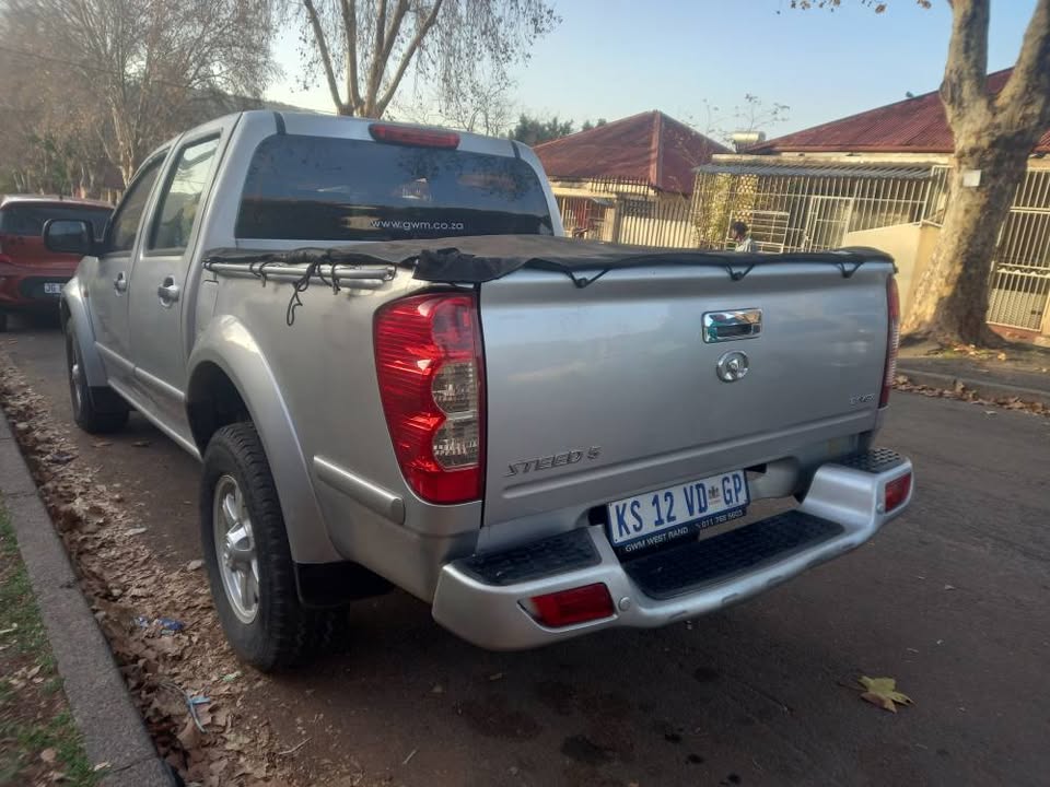 2013 GWM BAKKIE STEED 5 DOUBLE CAB 2.0 VGT DIESEL, MANUAL, SILVER 81000KMS