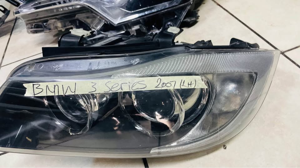 BMW 3 Series E90 headlight 2007 - Private Seller BMW 3 Series E90 headlight 2007 - Private Seller