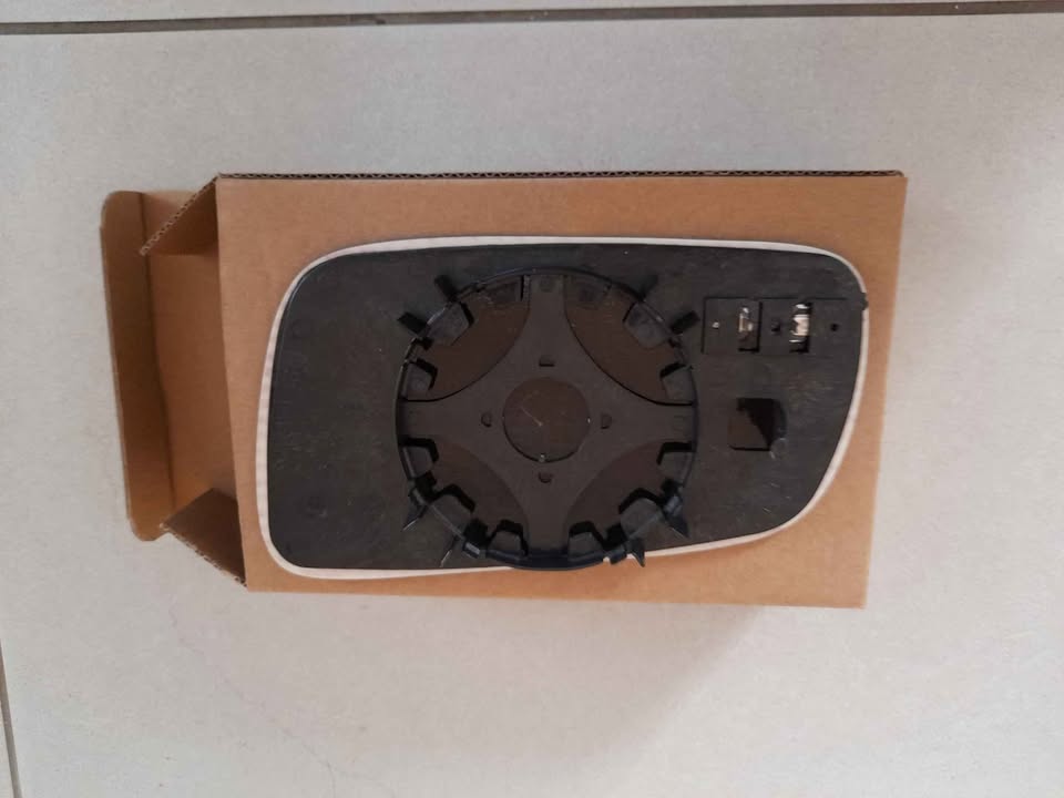 VW GOLF 4 BRAND NEW DOOR MIRROR GLASS FORSALE PRICE-