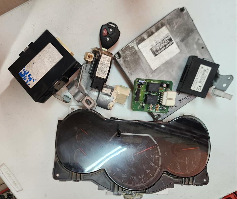 Toyota Hilux 3.0 D-4D 4X4 Complete Lockset 1KDA For Sale Good Condition! - Private Seller Toyota Hilux 3.0 D-4D 4X4 Complete Lockset 1KDA For Sale Good Condition! - Private Seller