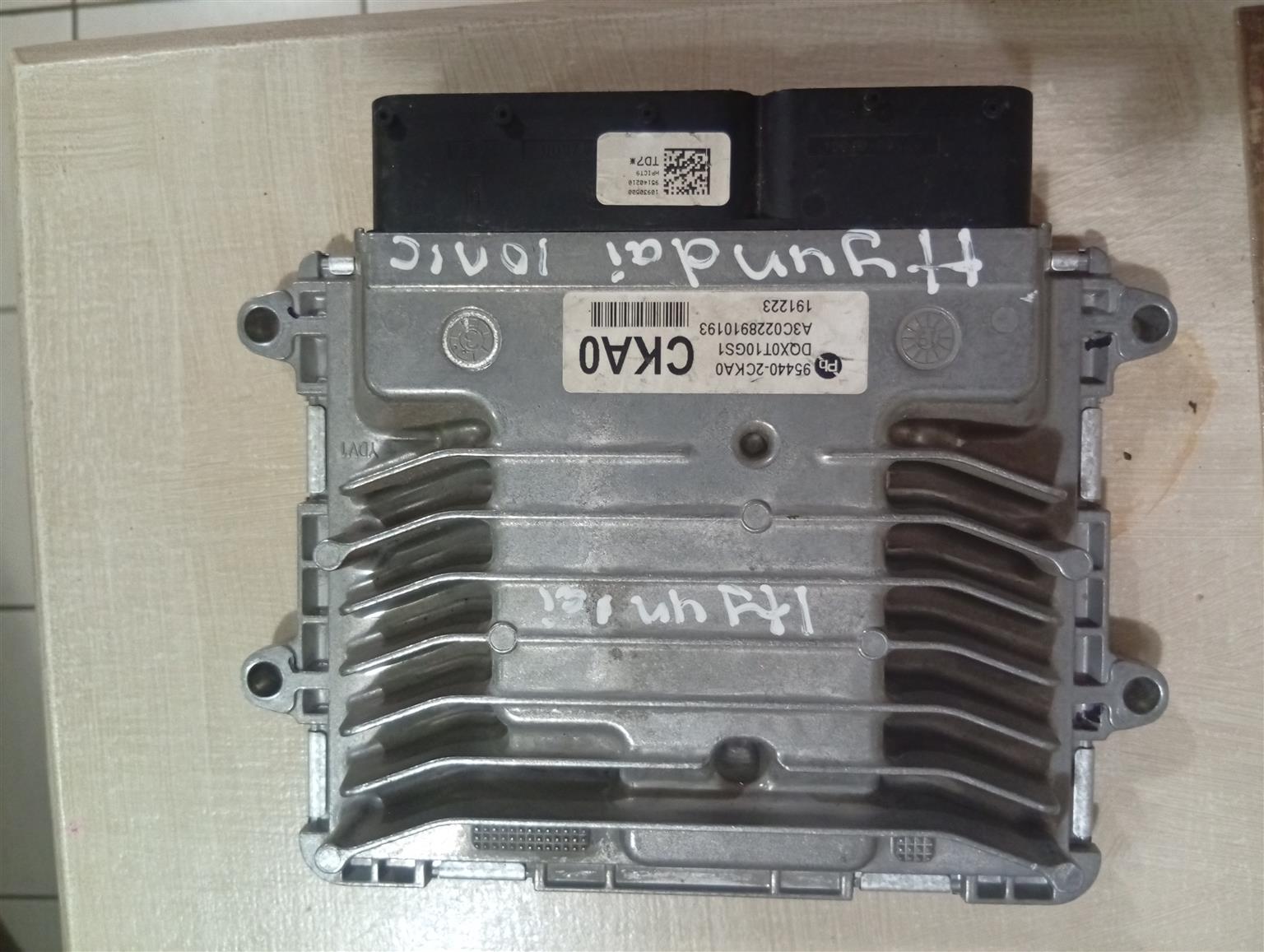 Hyundi ioniq AE ENGINE CONTROL UNIT computer box ECU 95441-2BAS0 / 24928745 DQ - Private Seller Hyundi ioniq AE ENGINE CONTROL UNIT computer box ECU 95441-2BAS0 / 24928745 DQ - Private Seller
