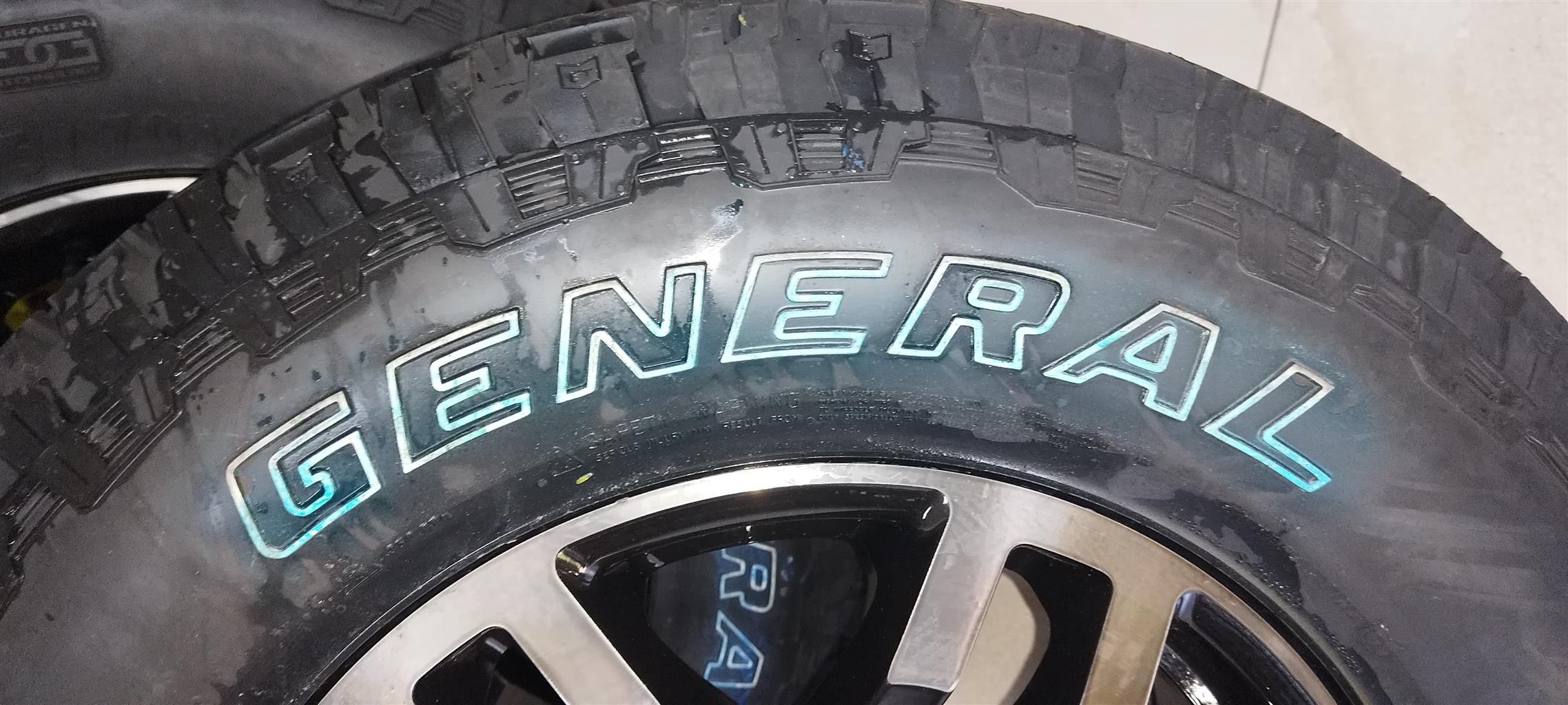 General Graber 265/70 R17 with raptor rim