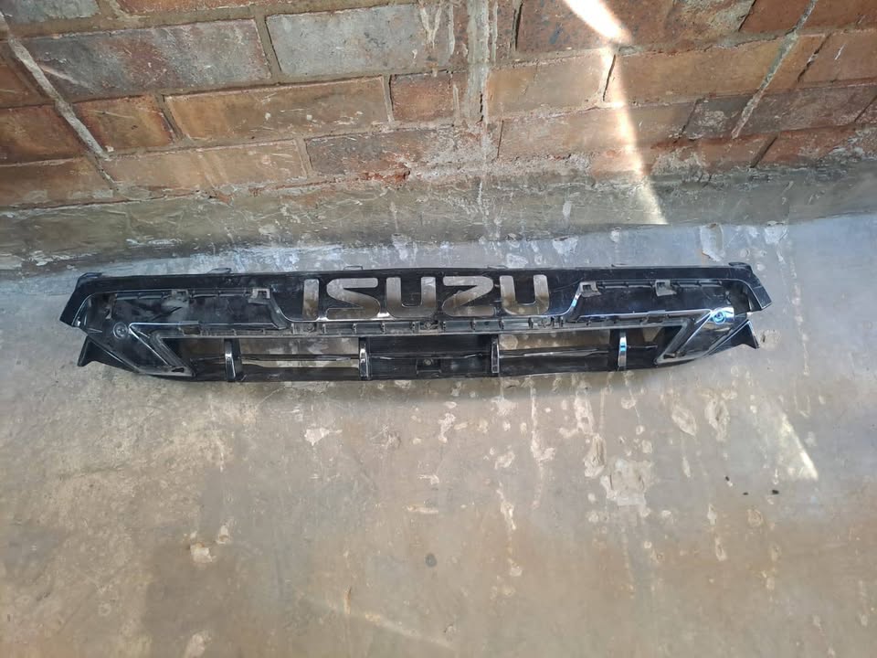 2017 - 2019 ISUZU D-MAX FRONT GRILLE - Private Seller 2017 - 2019 ISUZU D-MAX FRONT GRILLE - Private Seller