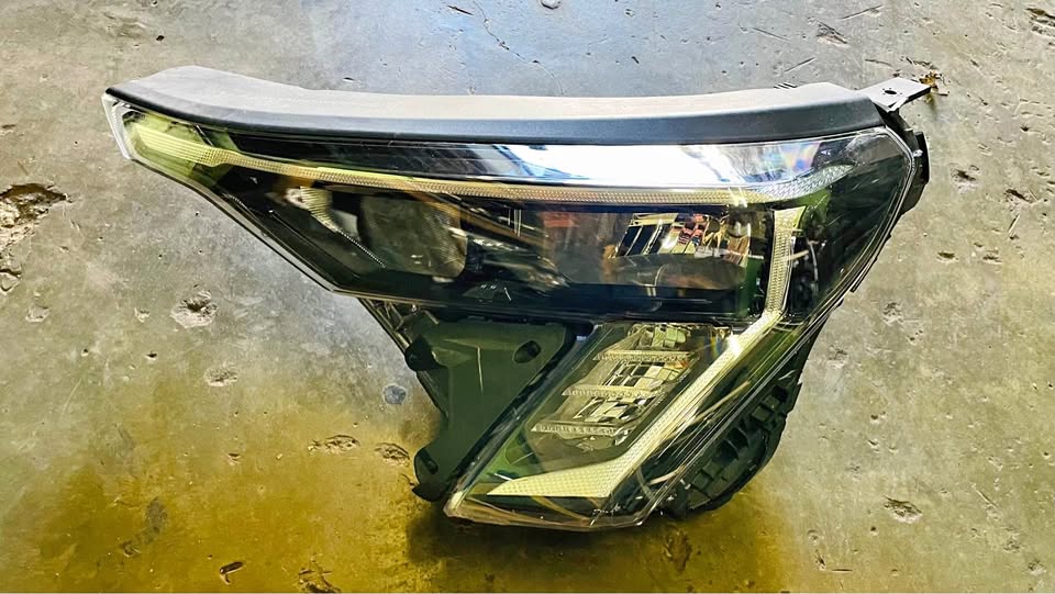 Kia Sonet headlight 2024 - Private Seller Kia Sonet headlight 2024 - Private Seller