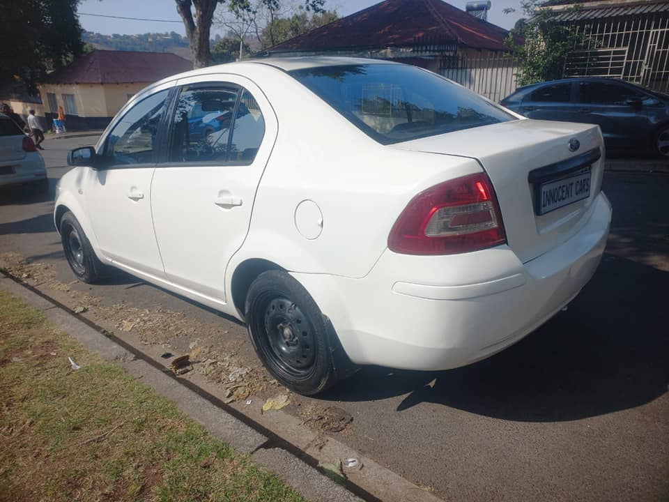 2015 FIRD IKON SEDAN 1.6 PETROL, MANUAL, WHITE COLOR, MILEAGE
