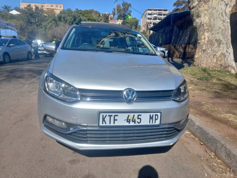 2016 VW Polo Tsi 1.2 Comfortline Petrol, Automatic, Sunroof, Silver, 83000kms